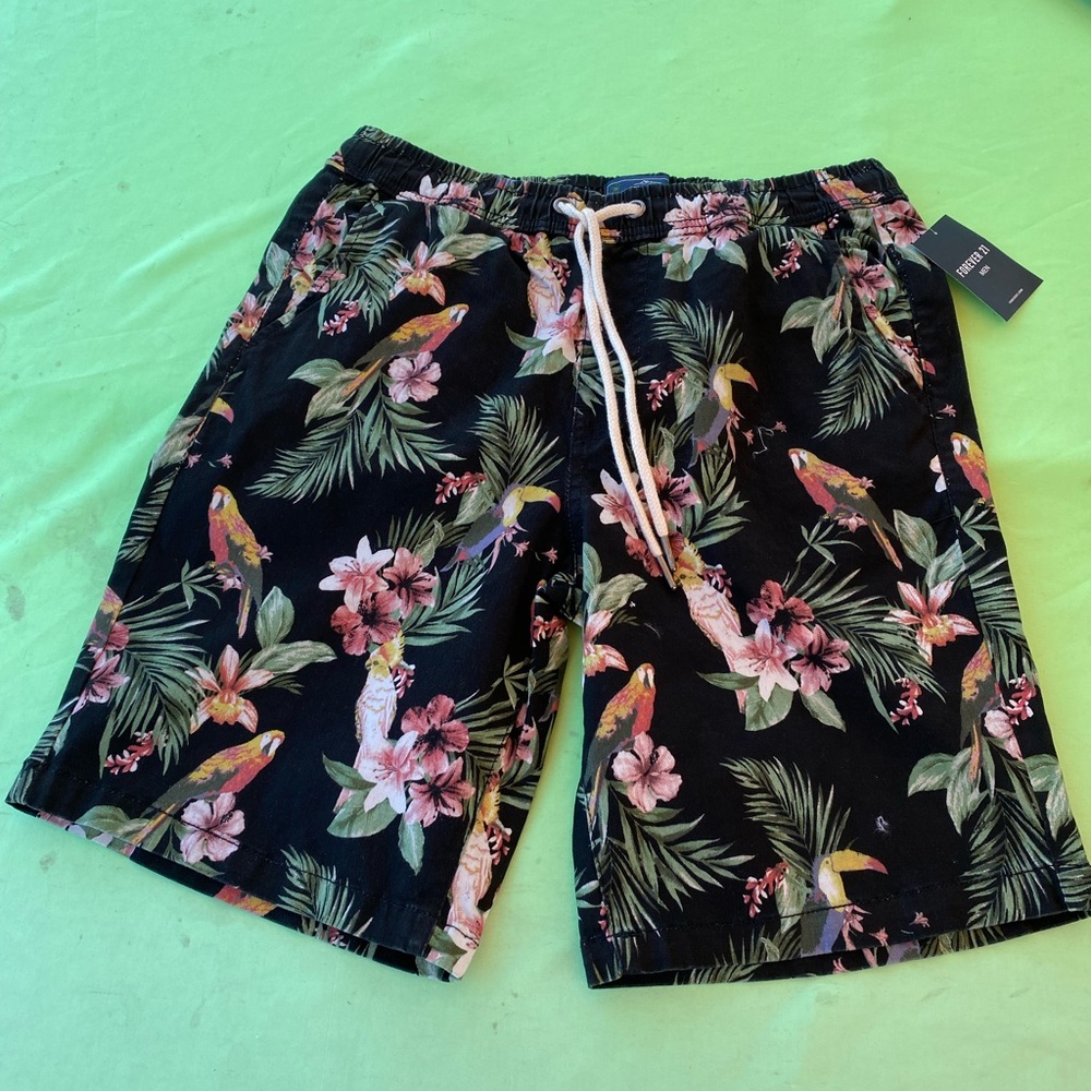 Forever 21 Mens Black floral birds Tropical Shorts Casual SwimwearSize S To XL.